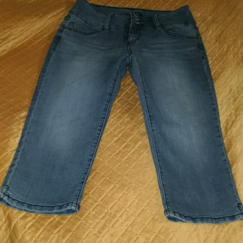 D JEANS MEDIUM WASH SIZE 4